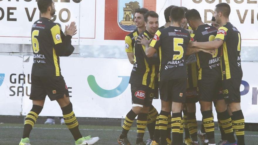 Los jugadores del Rápido celebran un gol en un encuentro de esta temporada. // A. Villar