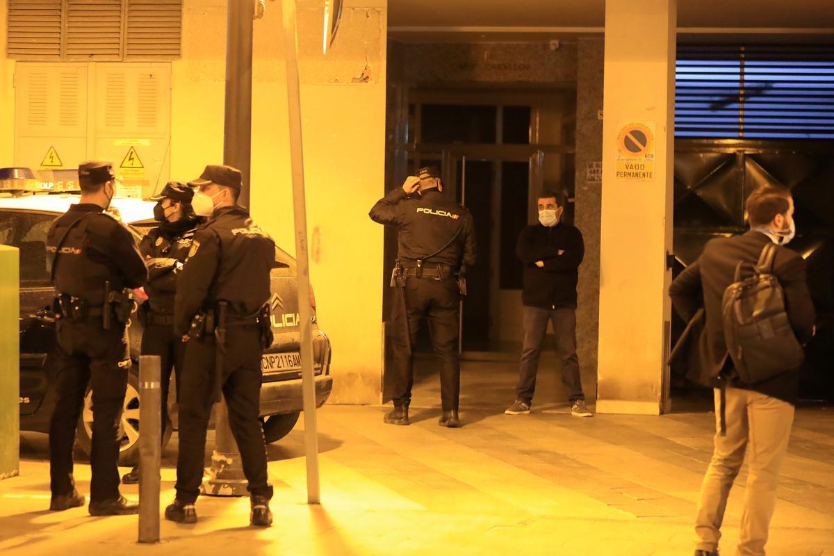 Agentes, en la reconstrucción de los hechos.