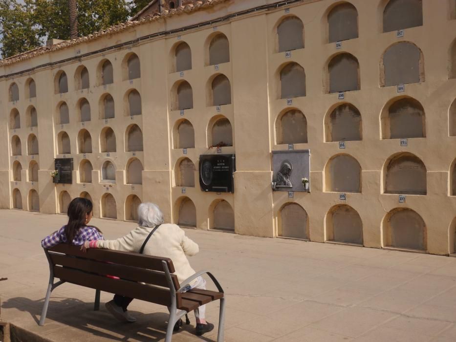 Homenaje a los enterrados más antguos en el cementerio de Valencia