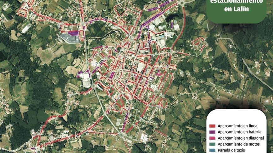 Las plazas de aparcamiento en las rúas céntricas de Lalín resultan insuficientes en horario matinal