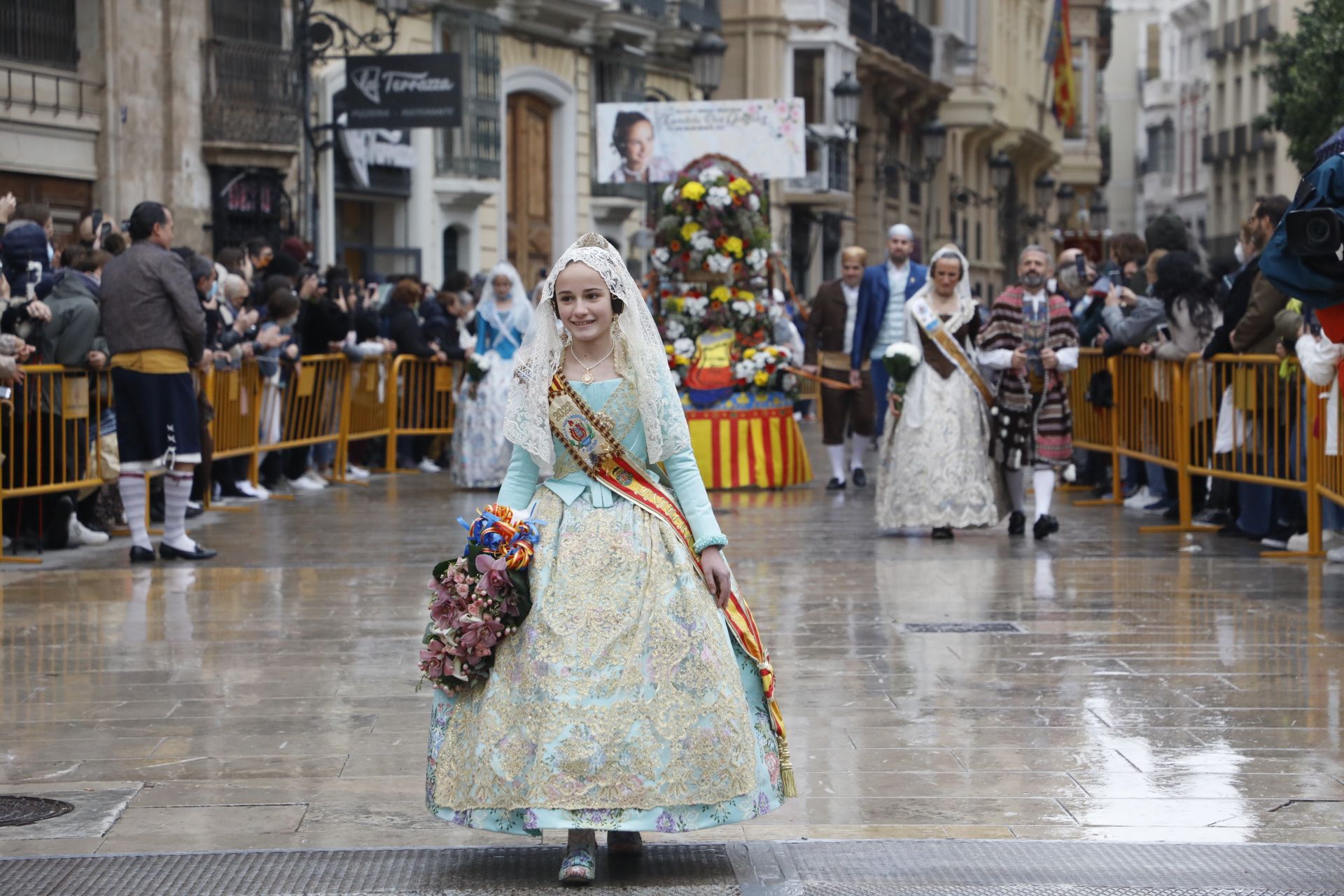 Búscate en el primer día de ofrenda por la calle de Quart (entre las 17:00 a las 18:00 horas)