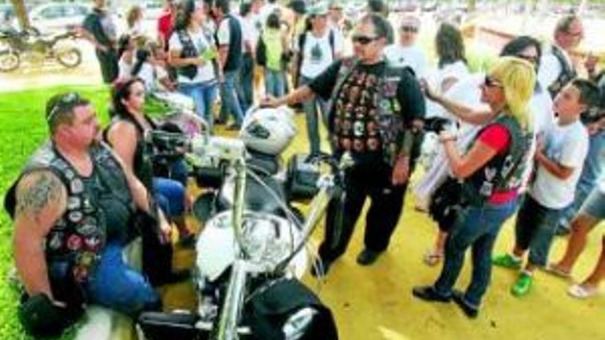 Los motoristas piden en un manifiesto que se eliminen los guardarraíles