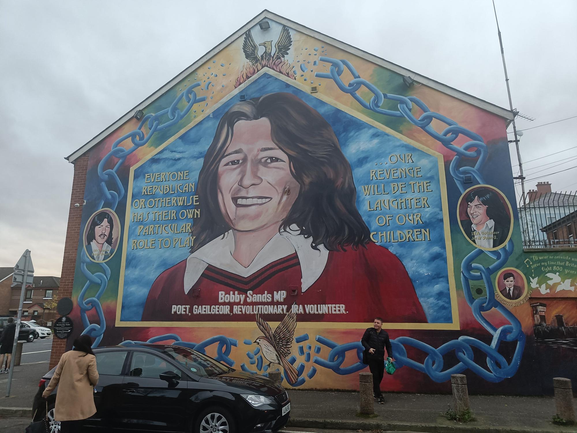 En imágenes: Música, comida y fiesta para derribar el muro de Belfast