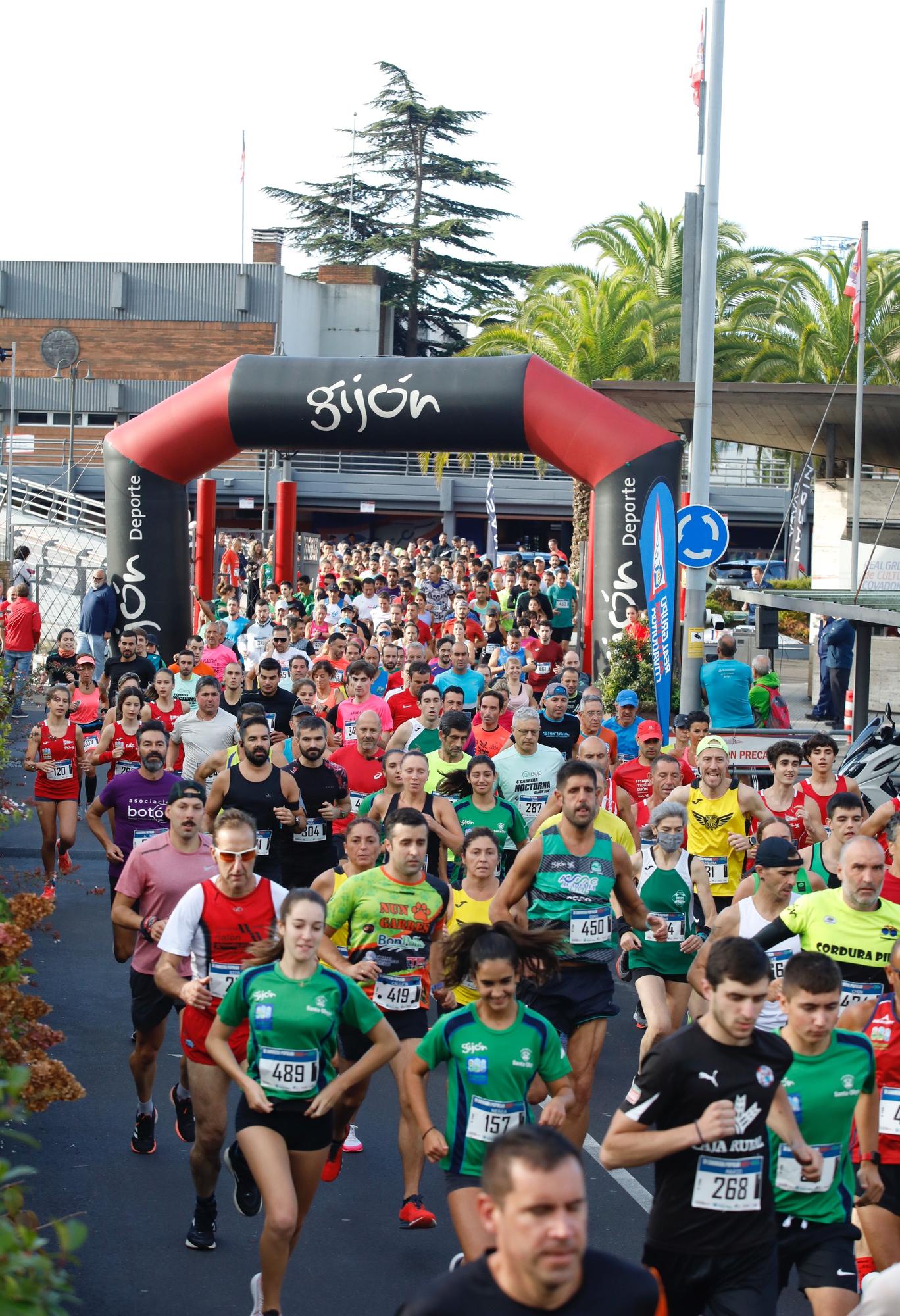 EN IMÁGENES: Carrera del Grupo Covadonga y el Club de Natación Santa Olaya en Gijón