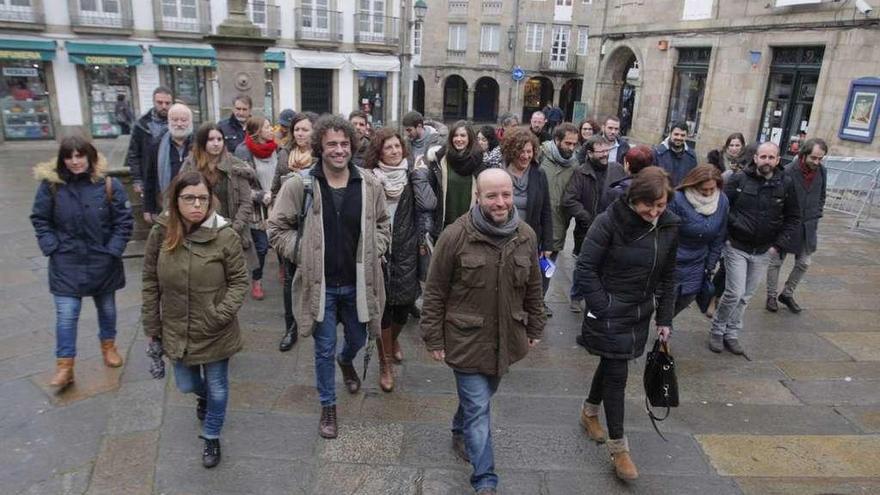 Miembros del Consello das Mareas, con Villares en primer término, el 28 de enero en Santiago.