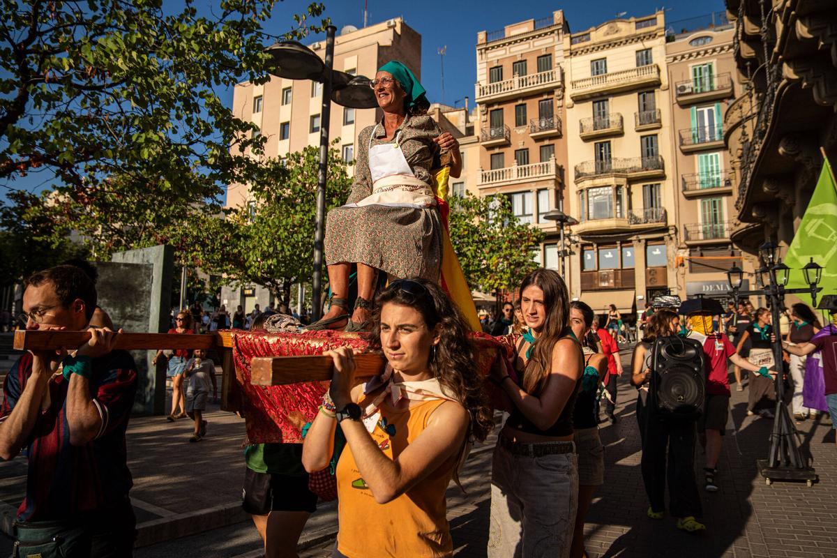 La 35a edició de la Festa Major Alternativa de Manresa arrenca amb l'estrena de la geganta Sibil·la