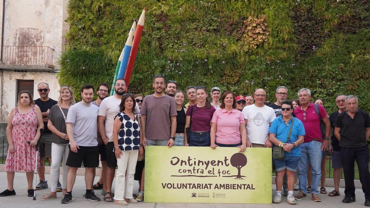 Presentación de la campaña de voluntaiado en la placeta Sant Carles de Ontinyent.