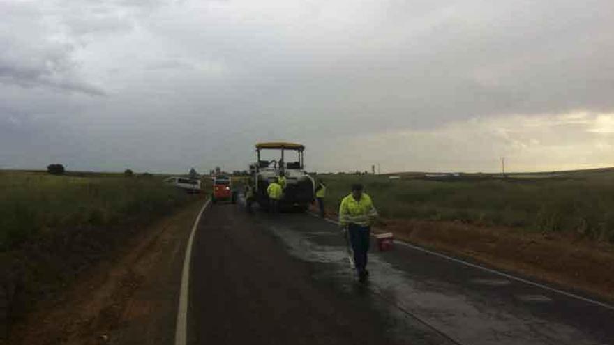 Trabajos de reparación de la vía hace unos días en Villalba.
