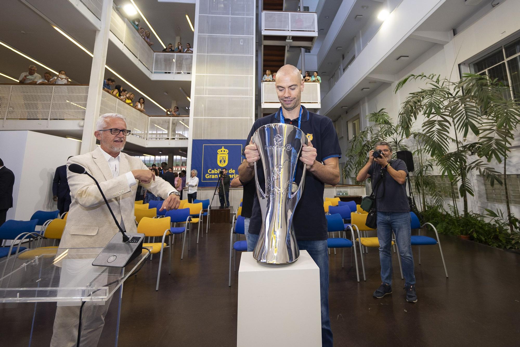 Celebración de la Eurocopa del CB Gran Canaria en el Cabildo grancanario