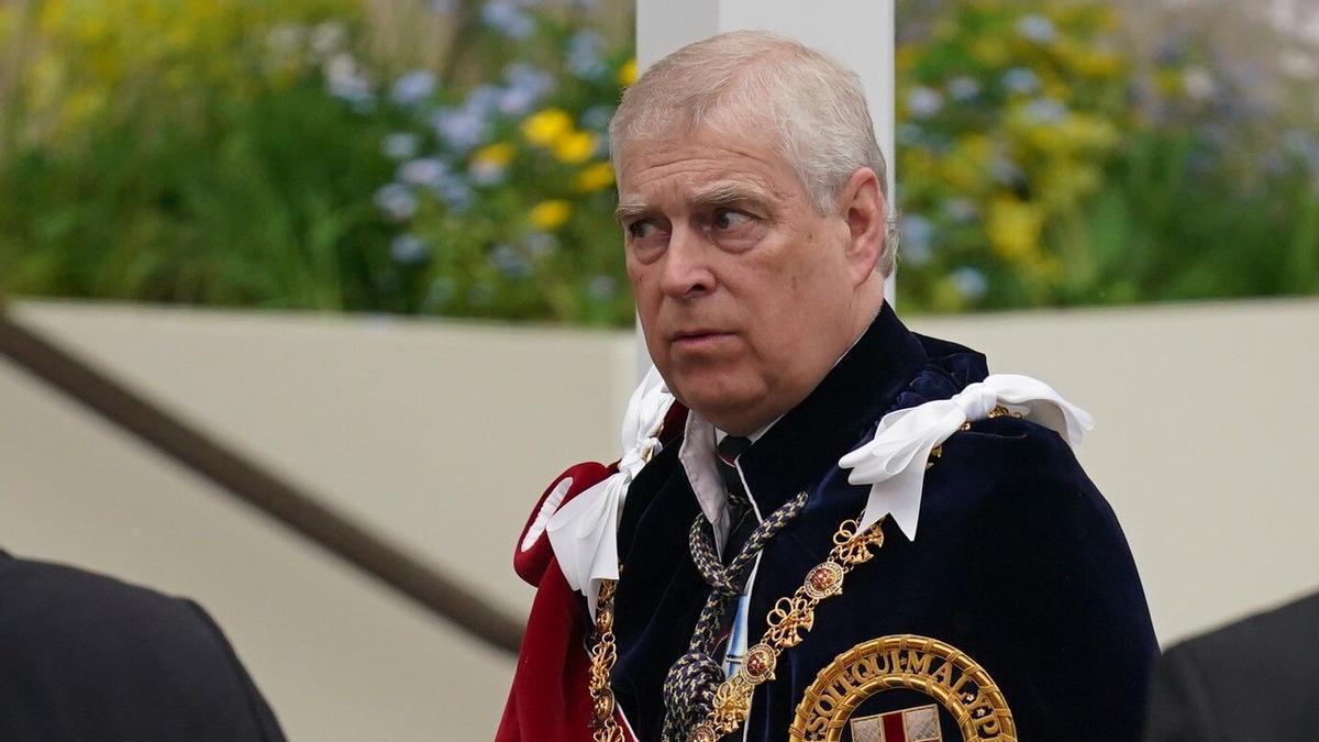 El expríncipe Andrés, en la coronación de su hermano, Carlos.