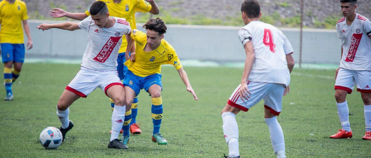 Momento del partido que se disputó el sábado a mediodía en el Anexo Estadio Gran Canaria