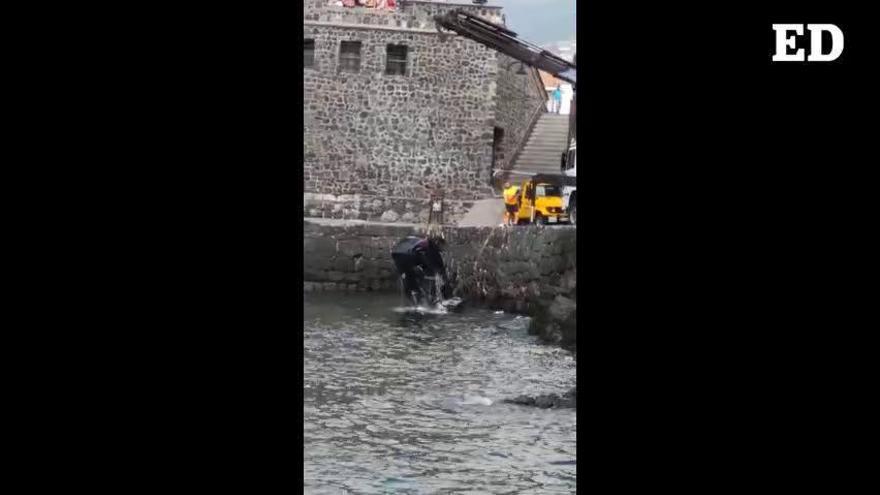 Un vehículo se precipita al mar en el muelle de Puerto de la Cruz