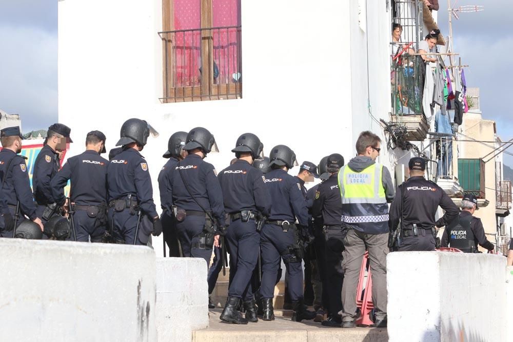 Operativo especial para el desalojo de sa Penya.