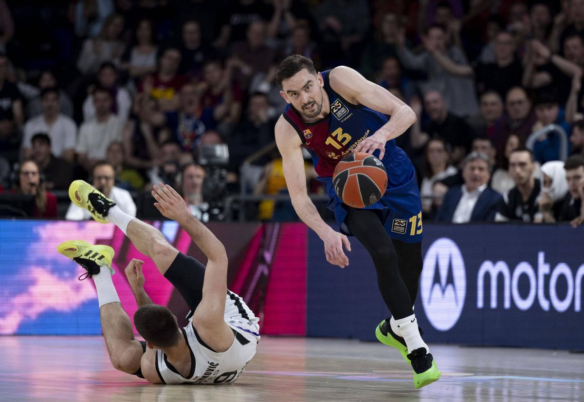 Tomas Satoransky conduce un ataque tras superar a Marinkovic.