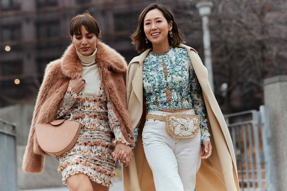 'Twinning' con combinación de estampado floral en el 'street style' de Nueva York