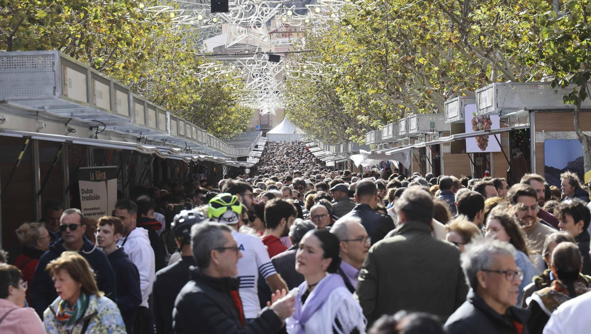 Gran afluencia en la Feria de la Navidad de Xixona