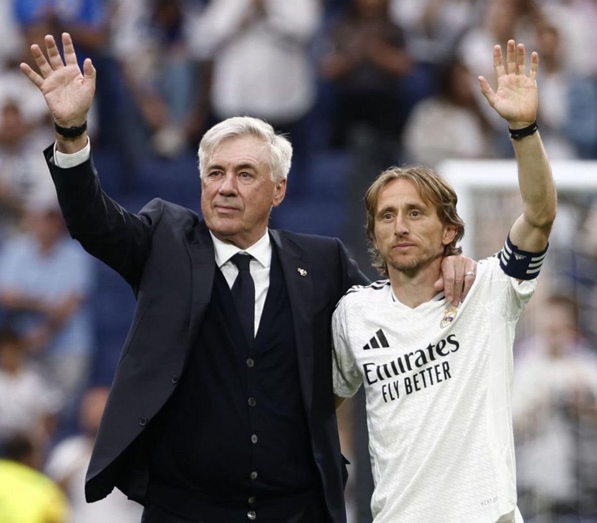 El Bernabéu celebra i plora l’adeu de Modric i Ancelotti El Bernabéu celebra i plora l’adeu de Modric i Ancelotti