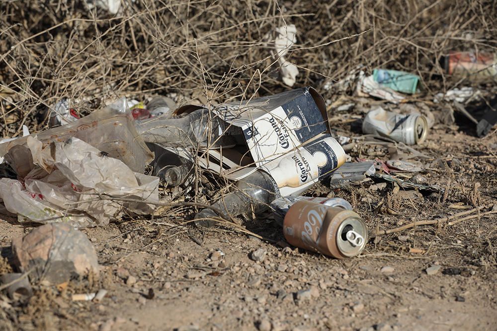 Suciedad y basura en Ca n'Escandell