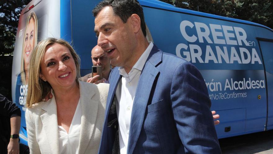 Juan Manuel Moreno con la candidata del PP por Granada, Marifrán Carazo, este viernes.