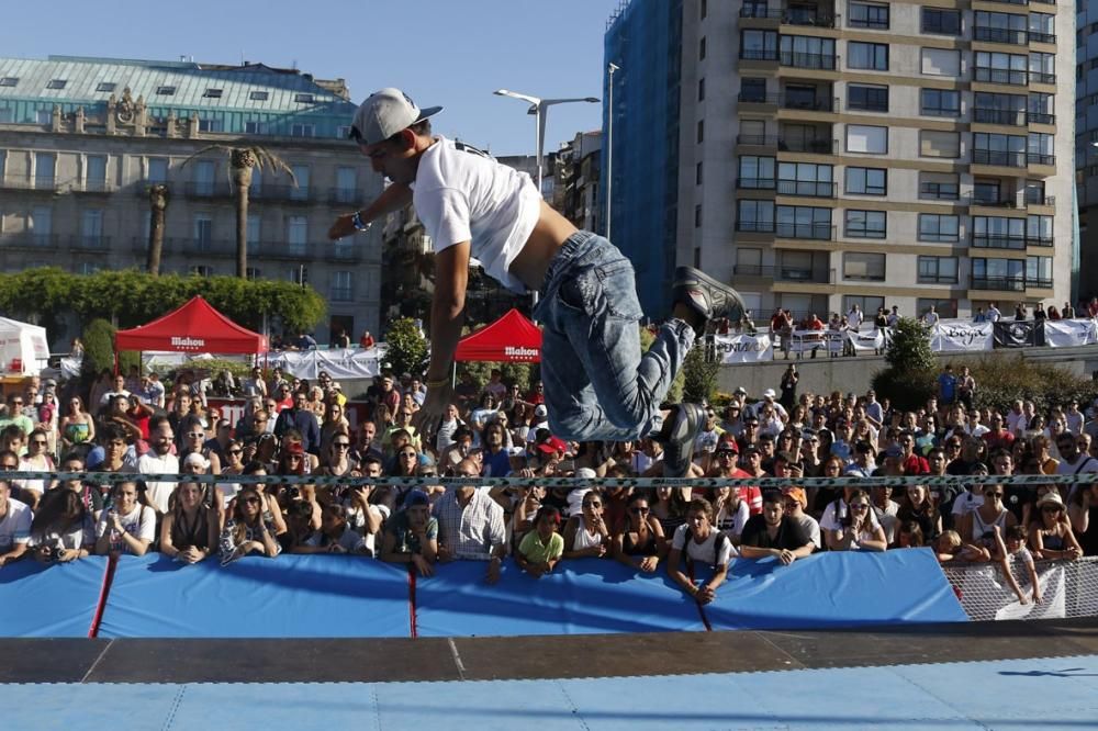 Piruetas espectaculares en el Vigo Street Stunts