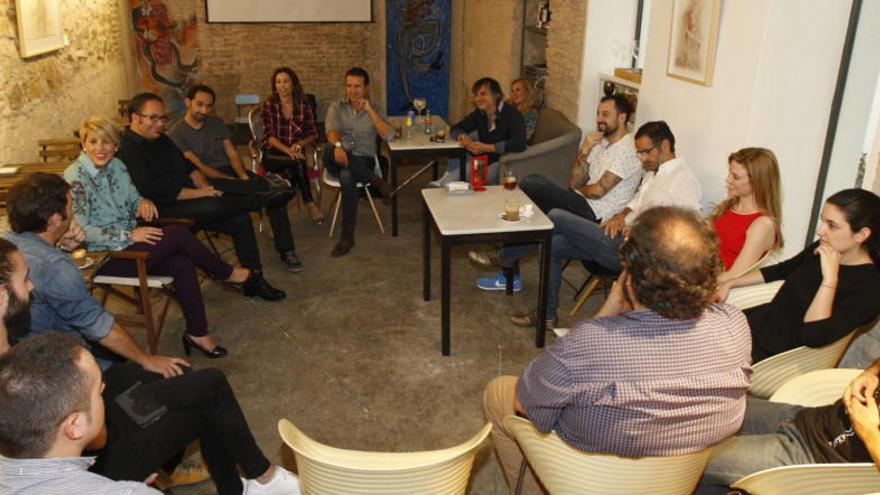 Los artistas de la Región se reúnen con Arroyo