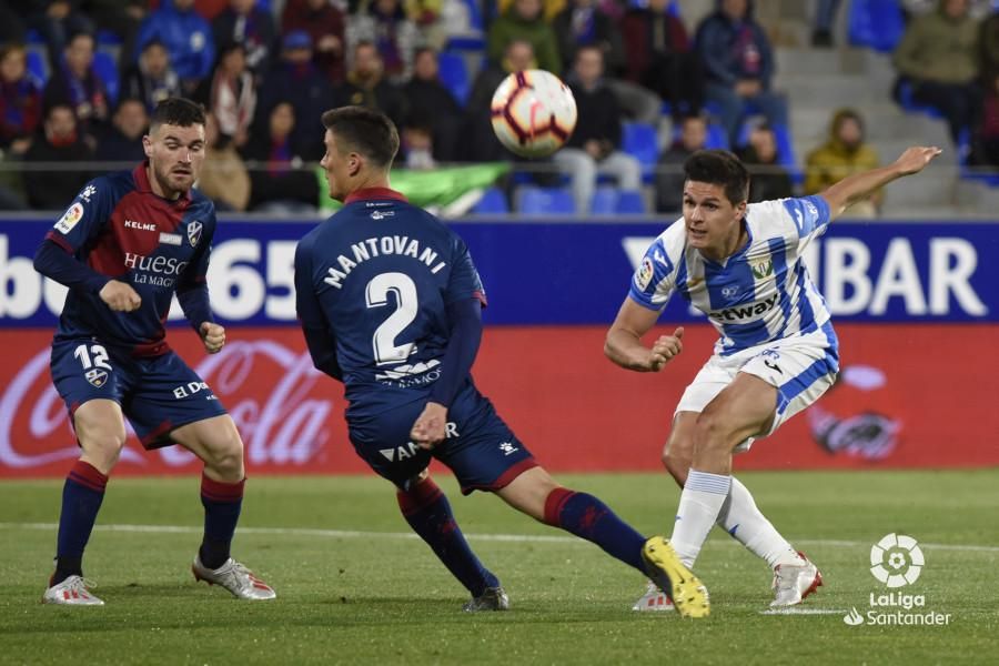 El Huesca deja Primera con un triunfo