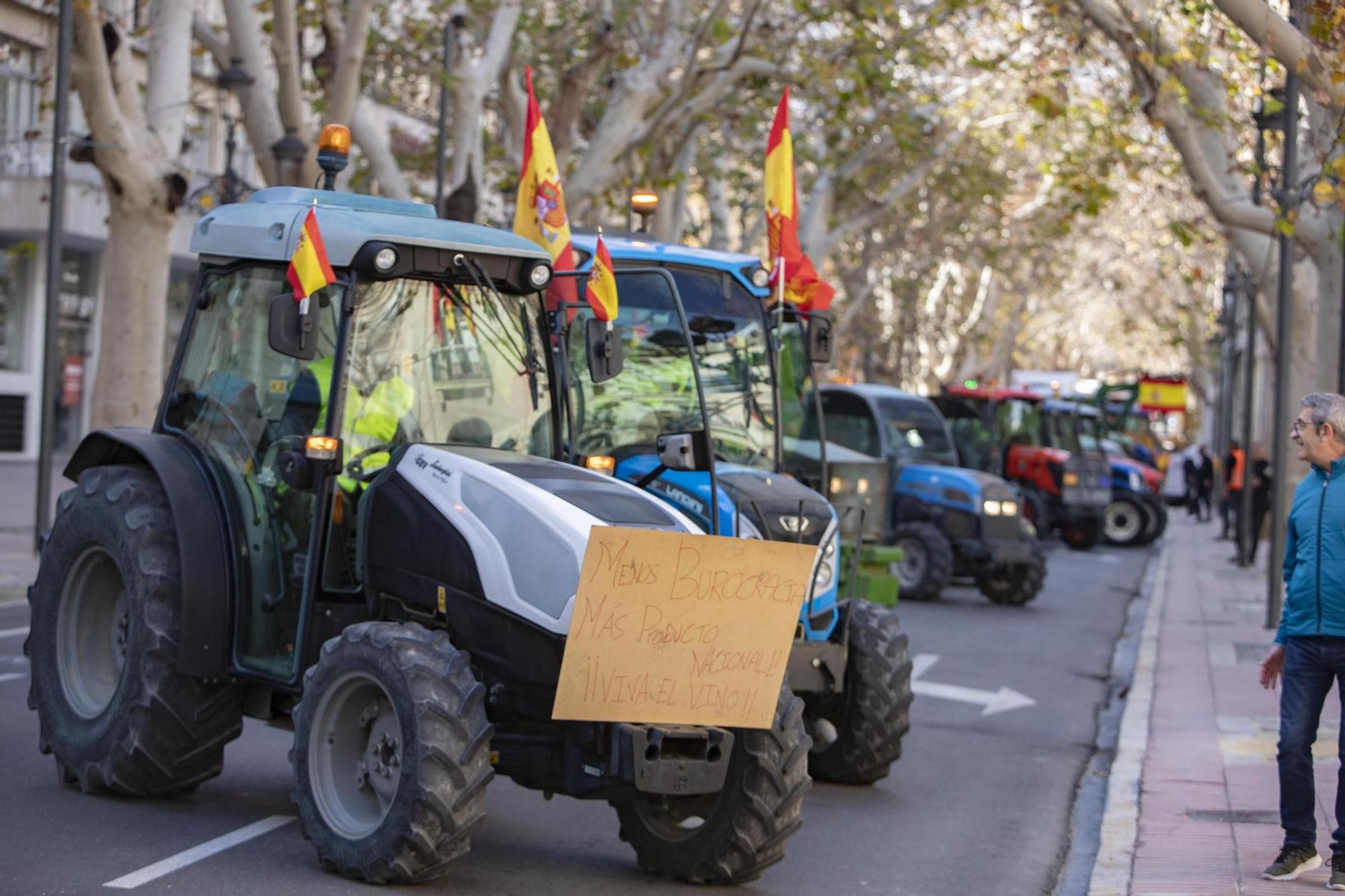 La tractorada por la crisis del campo se hace visible en Xàtiva