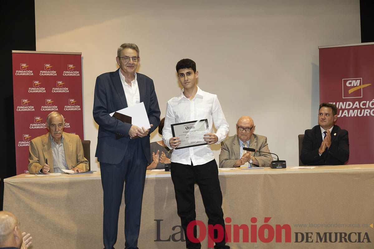 Entrega de los premios de la Fundación Robles Chillida a estudiantes caravaqueños