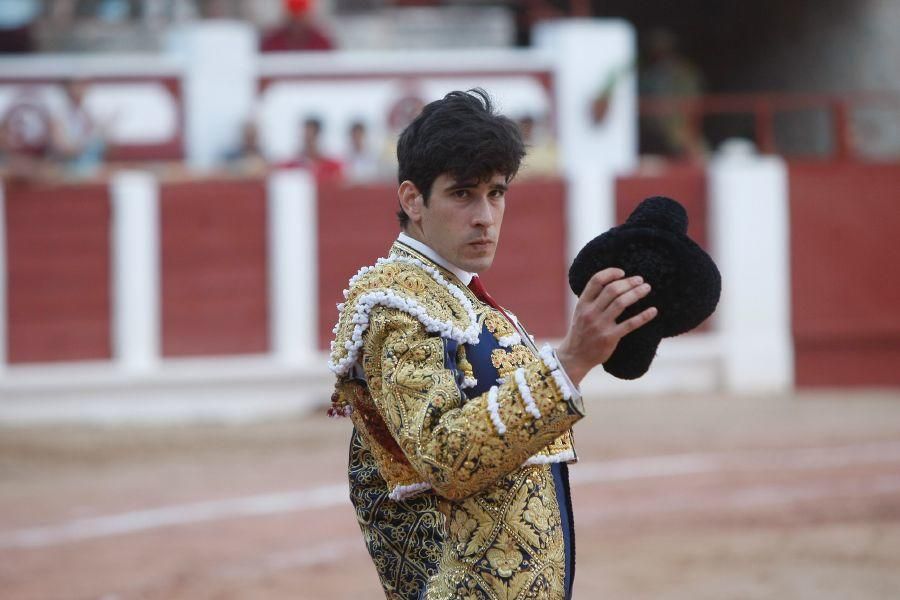 Toros en San Pedro: Cayetano, por la puerta grande