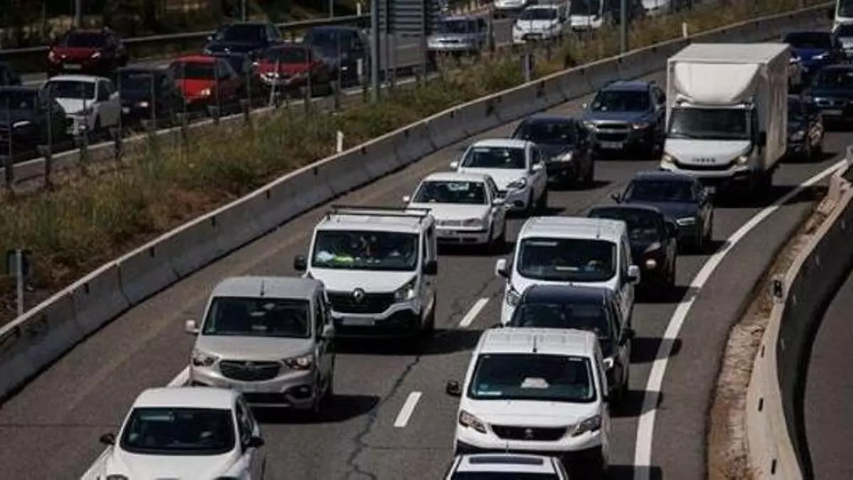 Cómo evitar los riesgos de la lluvia y las distracciones al volante durante el puente del Pilar