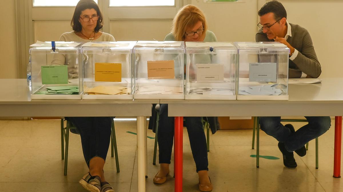 Elecciones municipales en Canarias en 2019, con cinco urnas porque también había elecciones europeas.