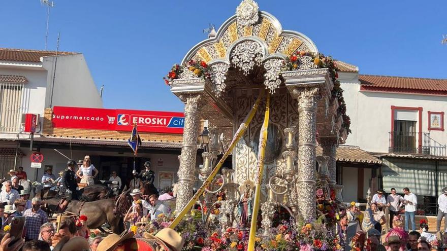 La hermandad del Rocío de Córdoba vive en la aldea sus días grandes