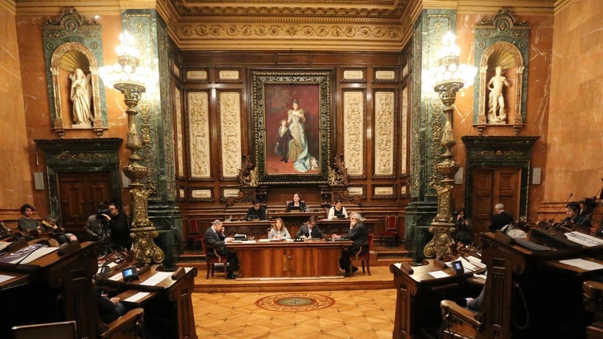 Inicio del pleno municipal del ayuntamiento de Barcelona.