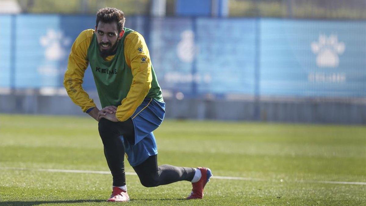 Borja Iglesias se entrenó este martes al margen del grupo