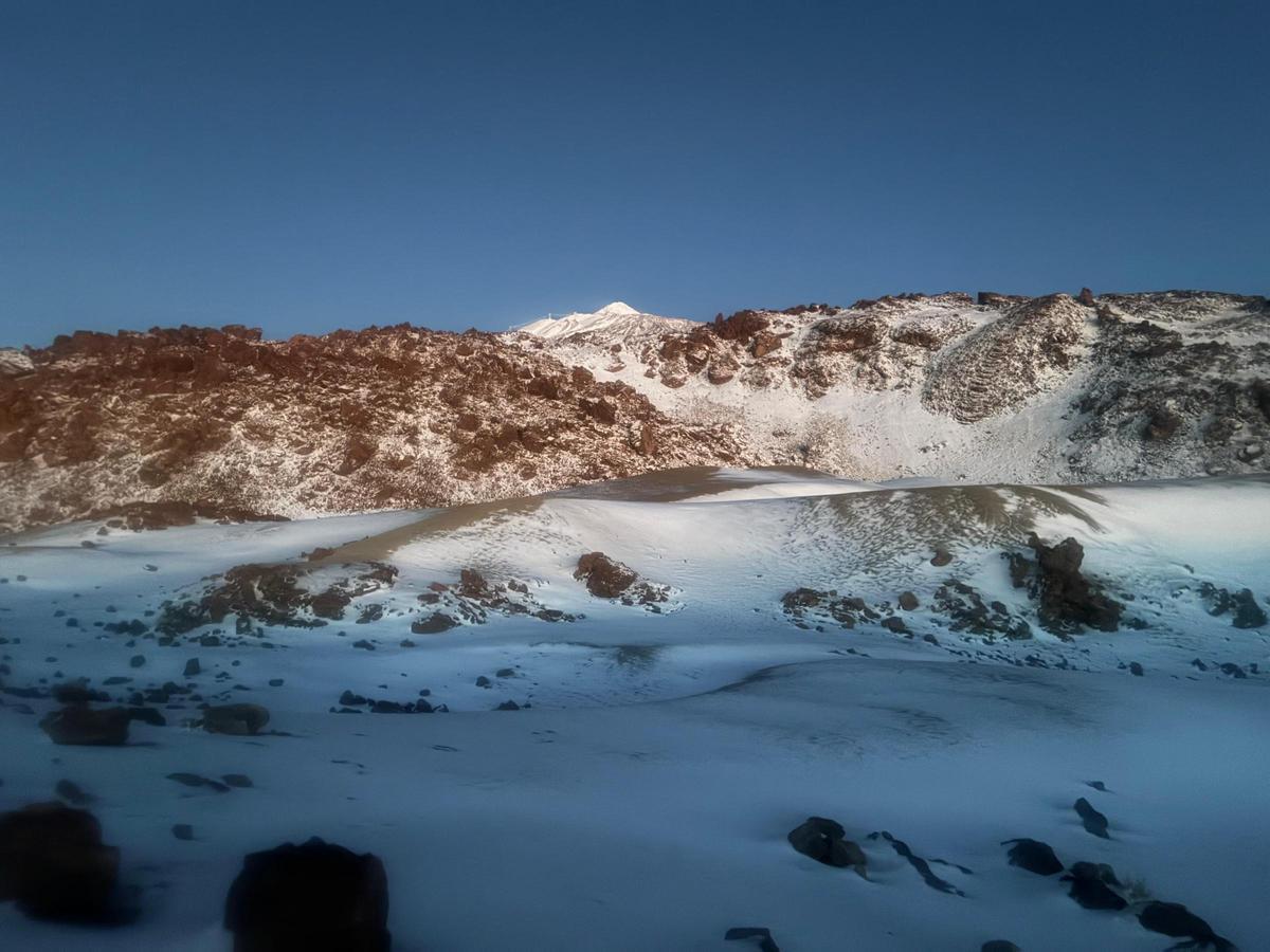 Así amanece el Teide este viernes tras el paso de la borrasca Therese por Tenerife Así amanece el Teide este viernes tras el paso de la borrasca Therese por Tenerife