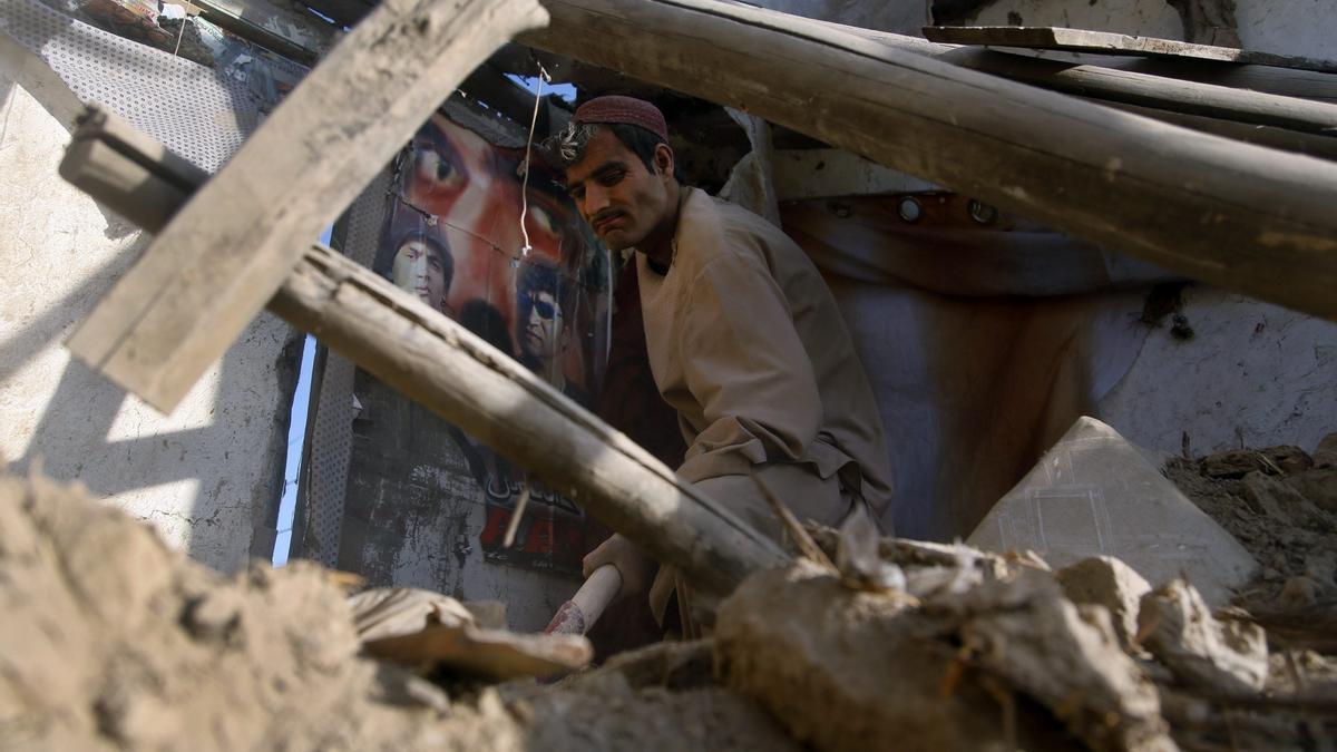 Afganistán calcula más de &quot;4.500 víctimas&quot; entre muertos y heridos por los terremotos