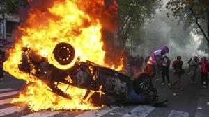 Milei reprimeix una protesta de jubilats seguida per aficionats de futbol