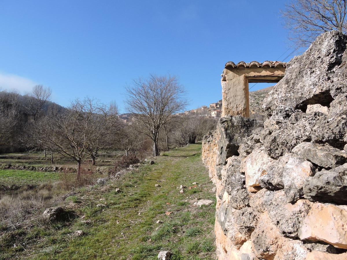Ruta del Agua. Vallanca al fondo.