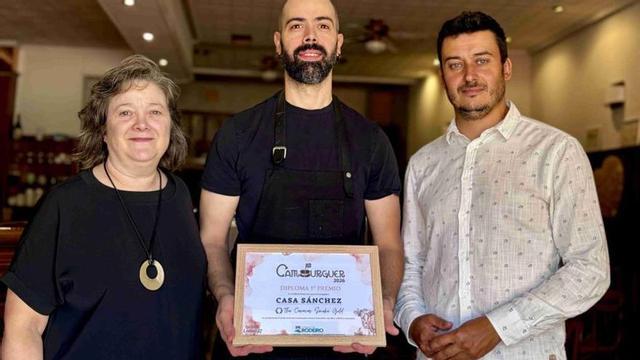 Entrega do galardón ao responsable de Casa Sánchez.