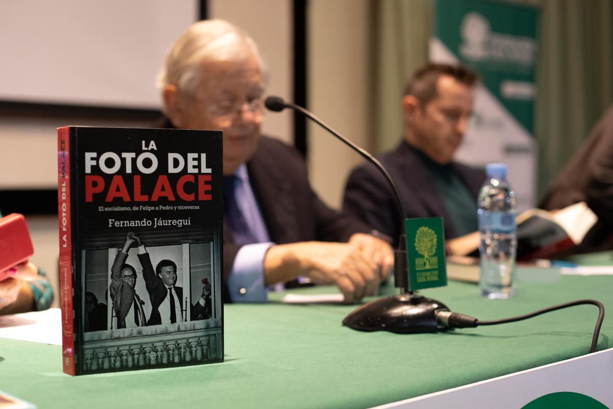 ZAMORA. EL CLUB DE LA OPNION CON FERNANDO JAUREGUI. LA FOTO DEL PALACE