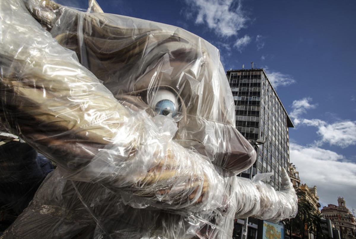 Alguna de les peces dels monuments fallers de la secció especial a l’espera del seu muntatge.