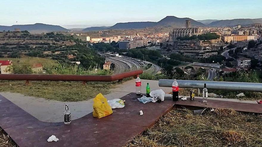 Un mirador convertit en espai de &#039;botellón&#039;