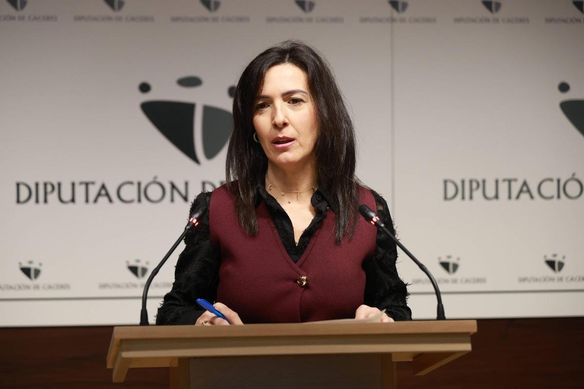 Esther Gutiérrez, en la rueda de prensa previa al pleno.