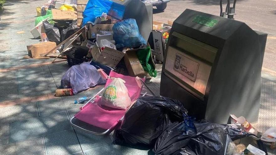 Una empresa asumirá el servicio de recogida de los enseres en las calles de Marbella y San Pedro Alcántara