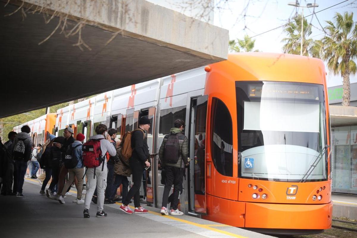 La L2 del TRAM es la más utilizadas por los usuarios de este transporte.