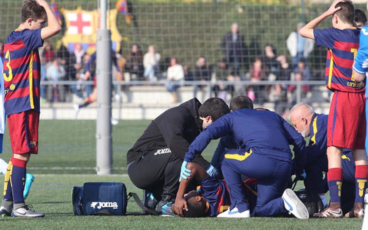 Los gestos de sus compañeros ya hacían pensar que la lesión de Anssumane Fati era importante