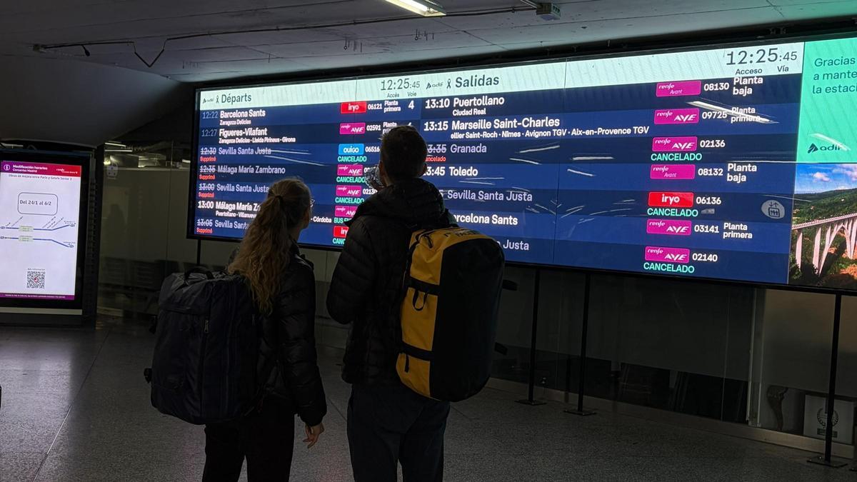 Retrasos y cancelaciones en Atocha en varias conexiones con Madrid tras el accidente de Adamuz