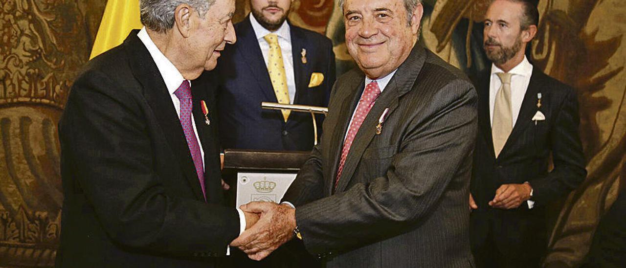 Ofrenda y medallas en Los Jerónimos