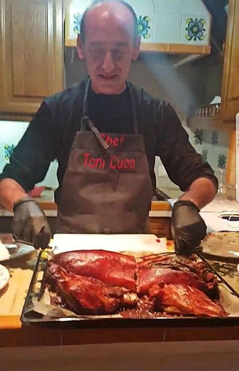 'Porcella amb anfós' de Toni Cuco.