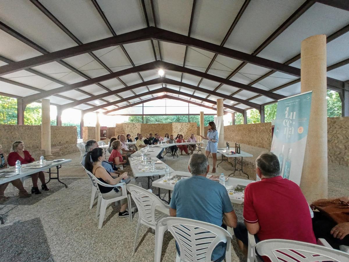Un taller celebrado en la basílica de Coracho de Lucena.